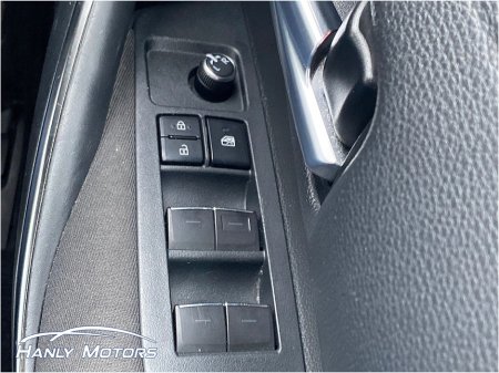 2021 Toyota Corolla HYBRID LUNA H/B AUTO A 4DR €16,995 thumbnail