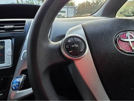 2013 Toyota Prius Alpha (7 Seater) - SELF CHARGING HYBRID -ALLOYS - REVERSE CAMERA -SIMI DEALER - LOW ROAD TAX BAND €13,450 thumbnail