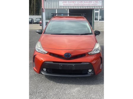 2014 Toyota Prius Alpha - thumbnail 2