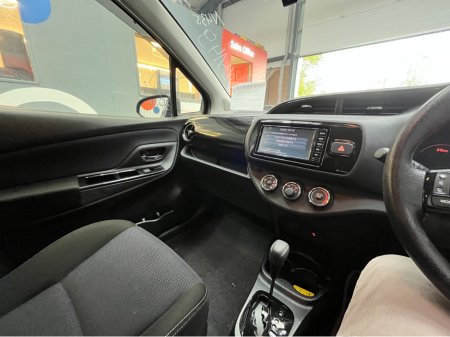 2018 Toyota Vitz - thumbnail 12