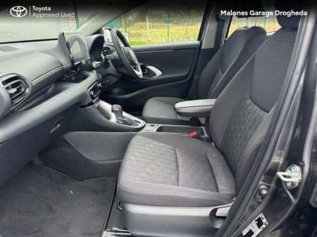 2025 Toyota Yaris - thumbnail 6