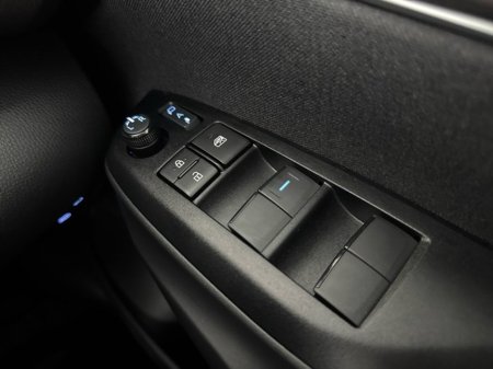 2024 Toyota Yaris Cross SOL Hybrid Top of the range €31,950 thumbnail