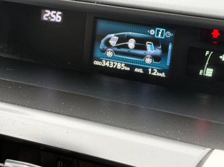 2016 Toyota Prius - thumbnail 14