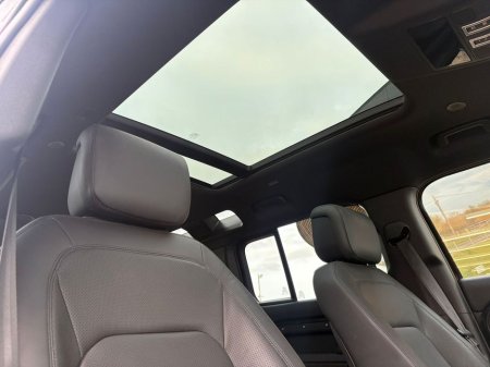 2025 Land Rover Defender - thumbnail 22