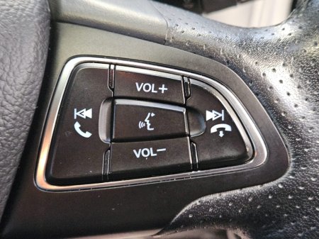 2017 Ford Focus - thumbnail 8