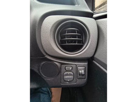 2014 Toyota Yaris 1.0 AURA 4DR €8,950 thumbnail