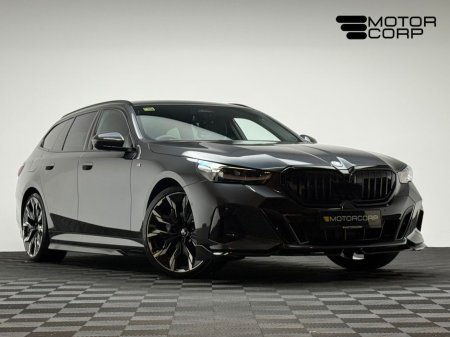 2025 BMW 5 Series - thumbnail 1
