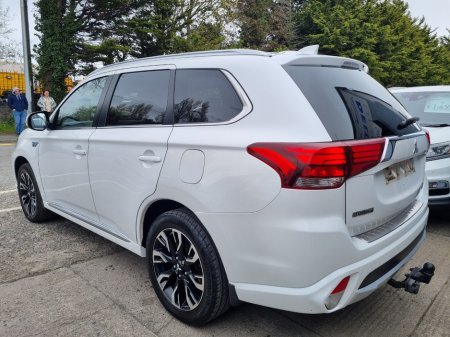 2016 Mitsubishi Outlander - thumbnail 4