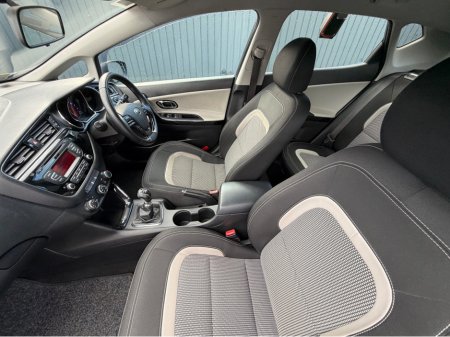 2017 Kia Ceed - thumbnail 39