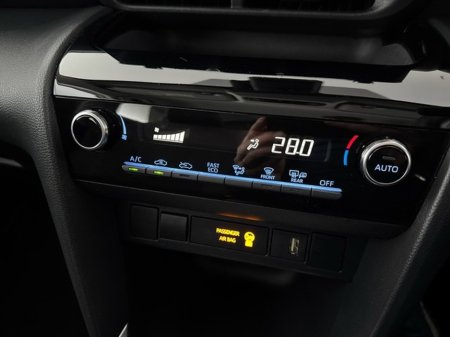 2023 Toyota Yaris Cross LUNA €27,950 thumbnail