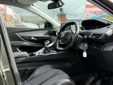 2018 Peugeot 5008 - thumbnail 15