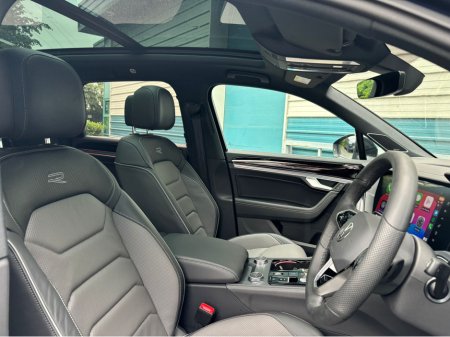 2023 Volkswagen Touareg N1 2 Seat Commercial Van €59,950 thumbnail