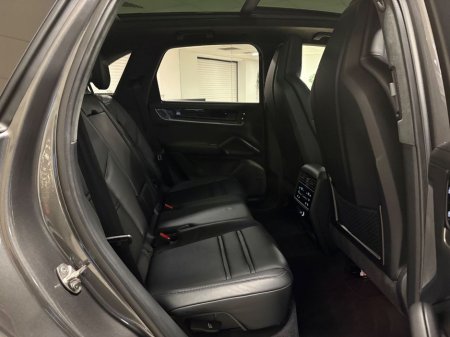 2024 Porsche Cayenne - thumbnail 25
