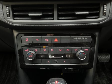 2020 Volkswagen T-Cross €21950! 2020 VOLKSWAGEN T-CROSS TSI FIRST 1.0 AUTOMATIC / CRUISE CONTROL / REVERSE CAMERA AND MORE €21,950 thumbnail