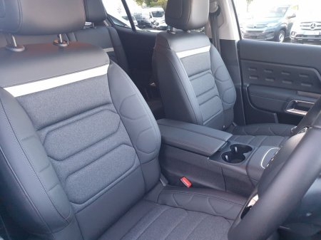 2025 Citroen C5 Aircross Plus Pack 1.2 Petrol Manual , 3192 Kilometres €29,995 thumbnail