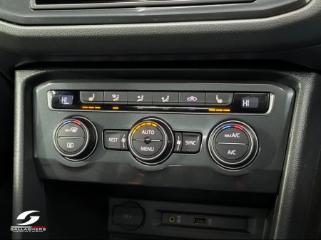 2017 Volkswagen Tiguan (171) R-LINE 2.0 TDI **4MOTION 240BHP**DSG AUTO €24,995 thumbnail