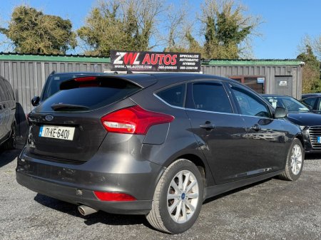 2017 Ford Focus - thumbnail 6