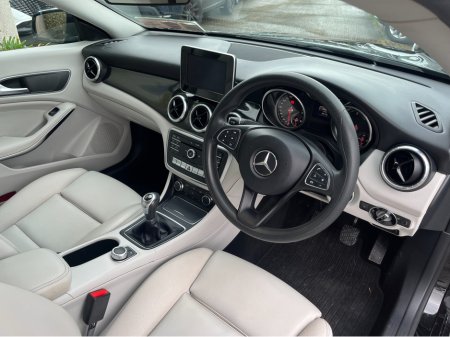 2017 Mercedes-Benz CLA Class 180 1.6 PETROL MANUAL //FULL LEATHER//LOW MILES// €16,950 thumbnail
