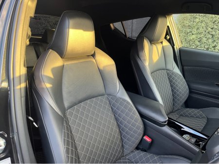 2023 Toyota C-HR SOL MODELLISTA AUTOMATIC HYBRID 1.8 PETROL //360 PARKING CAMERAS//ADAPTIVE CRUISE CONTROL//HALF LEATHER HEATED SEATS//KEYLESS ENTRY// €29,950 thumbnail
