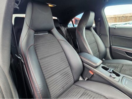 2019 Mercedes-Benz CLA Class - thumbnail 4