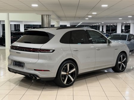 2025 Porsche Cayenne 3.0 V6 E-HYBRID=LOW MILES//HUGE SPEC//AS NEW=2 YEAR WARRANTY=TAILORED FINANCE PACKAGES AVAILABLE=TRADE IN'S WELCOME €114,995 thumbnail