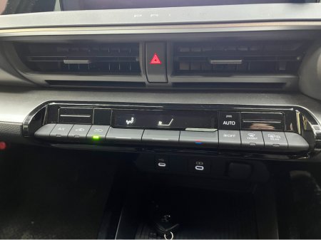 2025 Toyota Prius - thumbnail 18