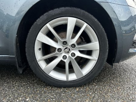 2020 Skoda Octavia - thumbnail 5