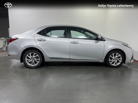 2017 Toyota Corolla - thumbnail 3
