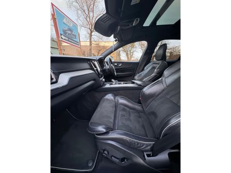 2018 Volvo XC60 2.0 T8 R-DESIGN PRO AWD 303PS AUTO B4 MOMENTUM 197HP 5DR A €29,800 thumbnail