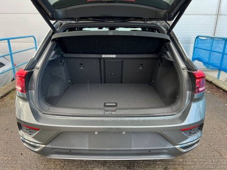 2020 Volkswagen T-Roc SPORT 2.0 TDI // APPLE CARPLAY/ANDROID AUTO // DUAL ZONE CLIMATE CONTROL // 18" ALLOYS €24,900 thumbnail