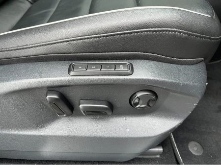 2020 Volkswagen Tiguan R-LINE AUTOMATIC 150HP 1.5 TSI //MASSIVE SPEC//FULL LEATHER//PANORAMIC GLASS ROOF//SAT NAV// €34,950 thumbnail