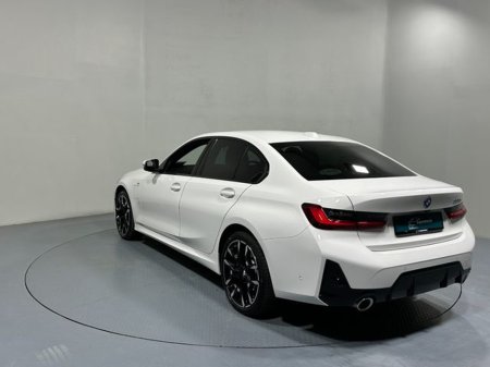 2025 BMW 3 Series - thumbnail 5