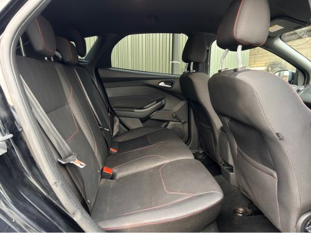 2018 Ford Focus - thumbnail 16