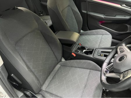 2023 Volkswagen Golf €29950! 2023 VOLKSWAGEN GOLF TDI ACTIVE ADVANCED 2.0 AUTOMATIC / CRUISE CONTROL / REVERSE CAMERA / HEATED SEATS / AMBIENT LIGHTS / PADDLE SHIFTERS €29,950 thumbnail