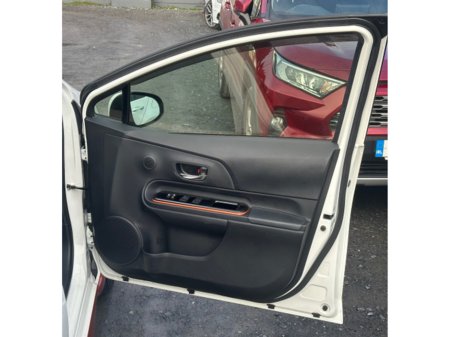 2017 Toyota Aqua - thumbnail 7