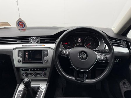 2017 Volkswagen Passat - thumbnail 9