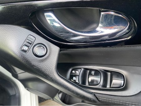 2016 Nissan Qashqai 1.5 SV MY16 SP+NC E6 4 4DR €10,450 thumbnail