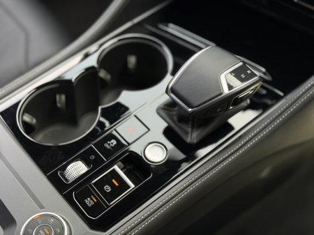 2025 Volkswagen Touareg - thumbnail 13