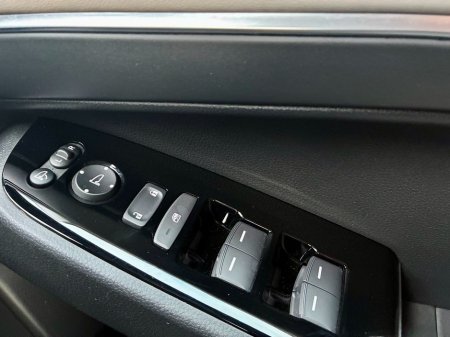 2022 Honda HR-V Advance Style, Petrol Hybrid Automatic, 17800KMs €32,995 thumbnail