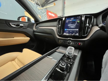 2022 Volvo XC60 - thumbnail 22