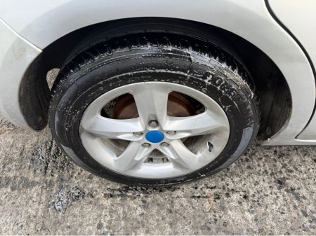 2008 Ford Focus - thumbnail 3