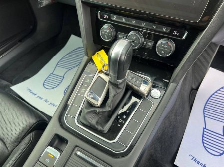 2018 Volkswagen Passat VARIANT HIGHLINE 2.0 TDI * HUGE SPEC * // LEATHER INTERIOR // 360 PARKING CAMERA // APPLE CARPLAY/ANDROID AUTO €22,950 thumbnail