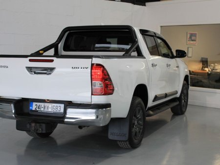 2024 Toyota Hilux 2.8 SR5 Double CAB 4DR €48,999 thumbnail