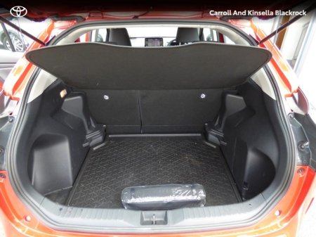 2023 Toyota Yaris Cross Hybrid Luna €26,950 thumbnail