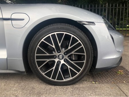 2021 Porsche Taycan PAN ROOF 350 kw 93 kwh €57,950