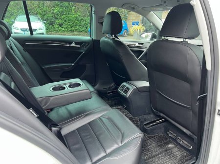 2020 Volkswagen Golf HIGHLINE 2.0 TDI // LEATHER HEATED SEATS // DIGITAL CLUSTER // LANE ASSIST €23,900 thumbnail