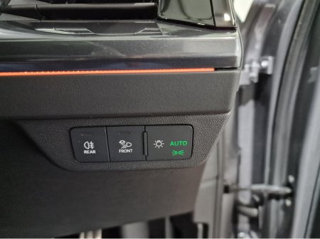 2024 Audi Q4 e-tron 45 S LINE (TECH PACK / 82KWH BATTERY) 282BHP AUTOMATIC **ONE OWNER / APPLE CARPLAY / ADAPTIVE CRUISE CONTROL / FULL LEATHER / SONOS PREMIUM SOUND / SAT NAV / REVERSE CAMERA / WIRELESS PHONE CHARGING** €43,900 thumbnail