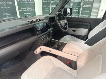 2025 Land Rover Defender - thumbnail 2