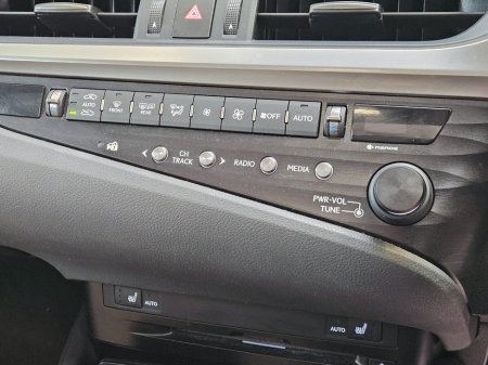 2019 Lexus ES 300 H - thumbnail 16