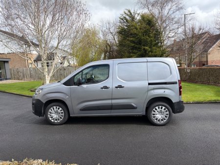 2023 Citroen Berlingo - view 2